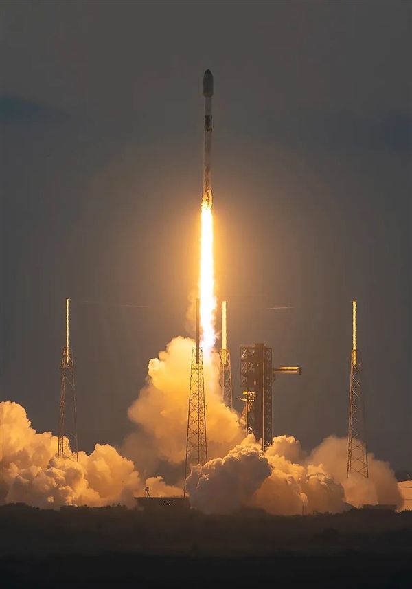 SpaceX 13小时内创纪录3连发!拯救被困宇航员、一箭74星