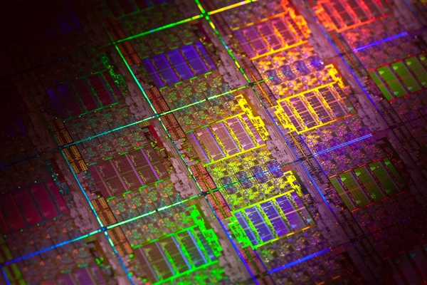 新一代CPU首发！Intel 18A试产顺利：获客户点赞