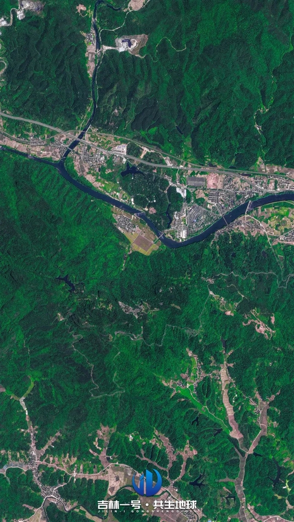 五一在家云游:卫星俯瞰华夏名山名湖、文化古镇