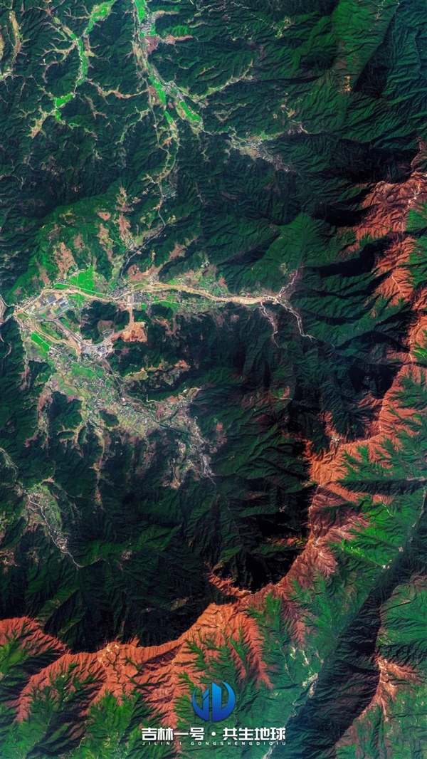 五一在家云游:卫星俯瞰华夏名山名湖、文化古镇