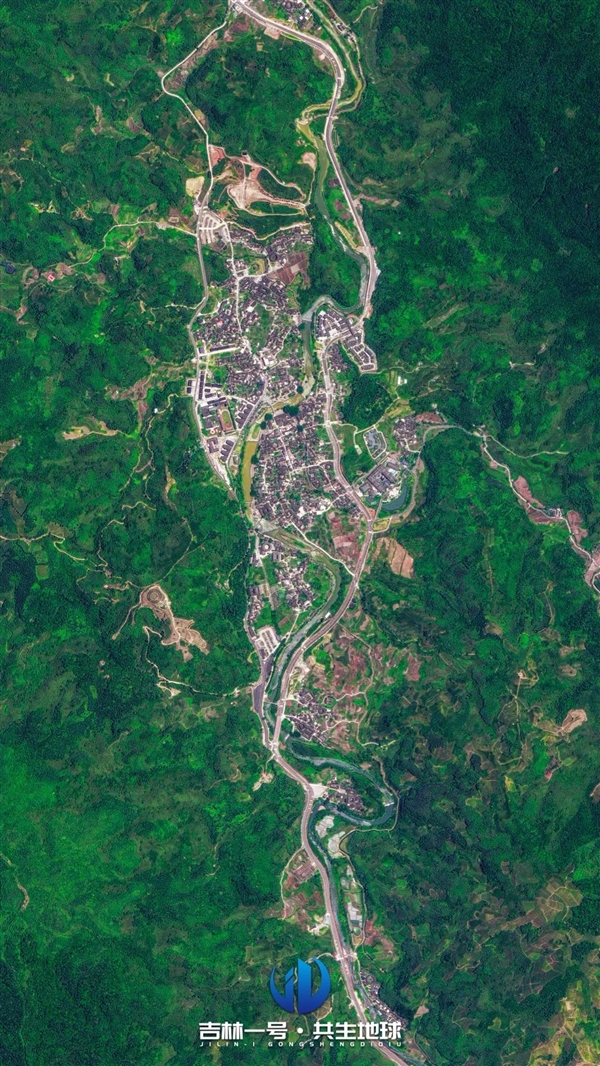 五一在家云游:卫星俯瞰华夏名山名湖、文化古镇