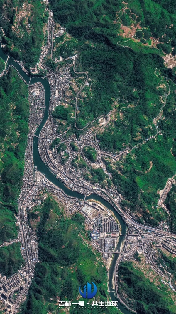 五一在家云游:卫星俯瞰华夏名山名湖、文化古镇