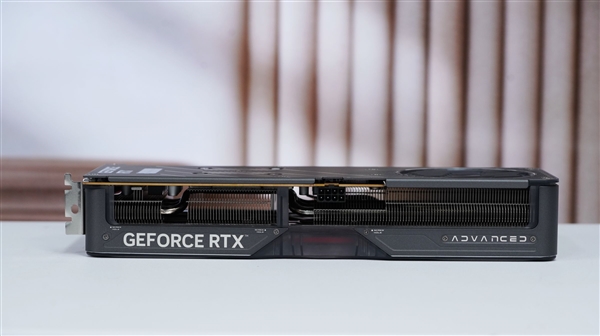 再续引力之环!七彩虹iGame RTX 5060 Adavanced OC显卡图赏