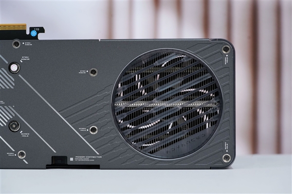 再续引力之环!七彩虹iGame RTX 5060 Adavanced OC显卡图赏