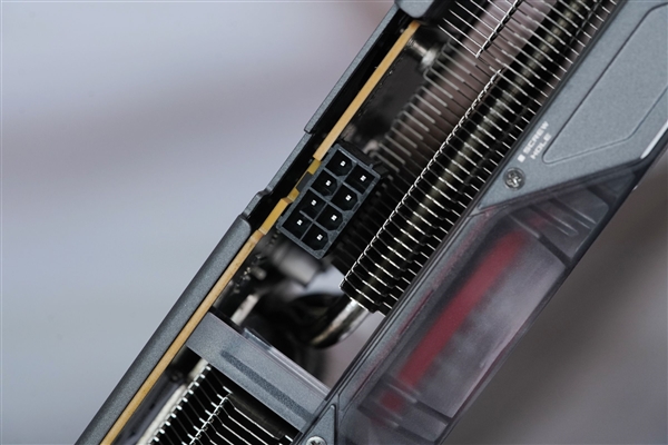 再续引力之环!七彩虹iGame RTX 5060 Adavanced OC显卡图赏