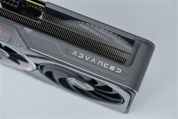 再续引力之环!七彩虹iGame RTX 5060 Adavanced OC显卡图赏