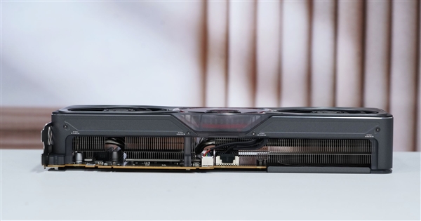 再续引力之环!七彩虹iGame RTX 5060 Adavanced OC显卡图赏