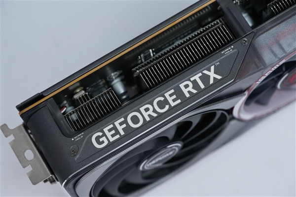 再续引力之环!七彩虹iGame RTX 5060 Adavanced OC显卡图赏