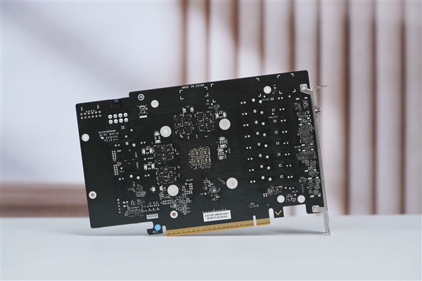 再续引力之环!七彩虹iGame RTX 5060 Adavanced OC显卡图赏