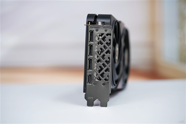 特大双风扇!耕升RTX 5060暴风OC显卡图赏