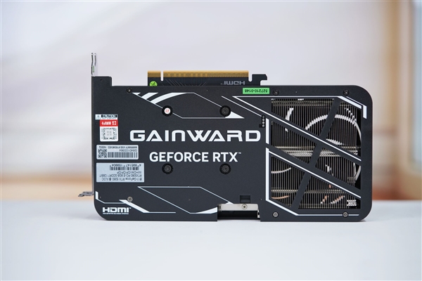 特大双风扇!耕升RTX 5060暴风OC显卡图赏