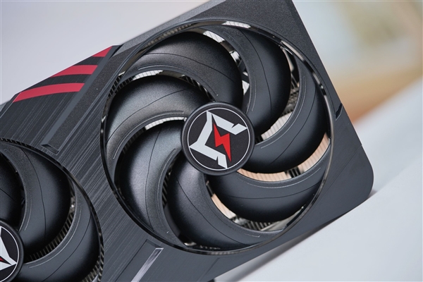 特大双风扇!耕升RTX 5060暴风OC显卡图赏