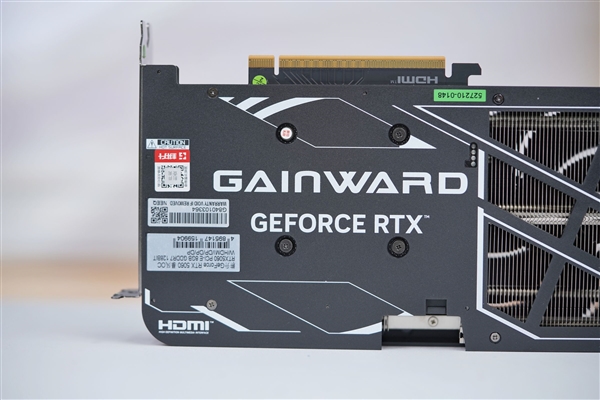 特大双风扇!耕升RTX 5060暴风OC显卡图赏