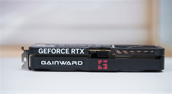 特大双风扇!耕升RTX 5060暴风OC显卡图赏