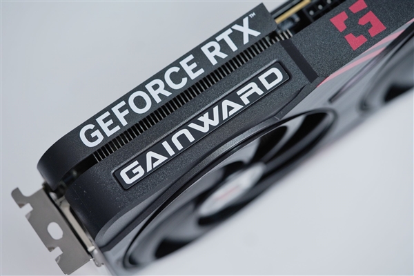 特大双风扇!耕升RTX 5060暴风OC显卡图赏