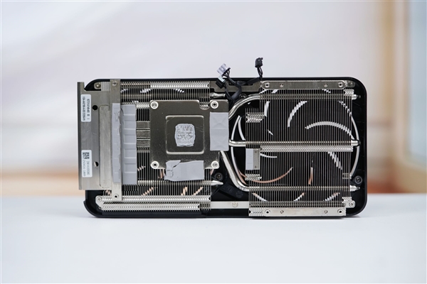 特大双风扇!耕升RTX 5060暴风OC显卡图赏