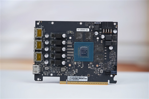 特大双风扇!耕升RTX 5060暴风OC显卡图赏