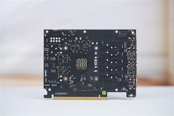 特大双风扇!耕升RTX 5060暴风OC显卡图赏