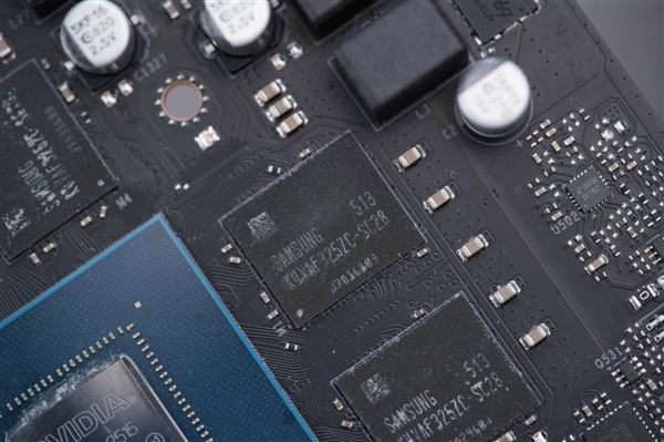 特大双风扇!耕升RTX 5060暴风OC显卡图赏