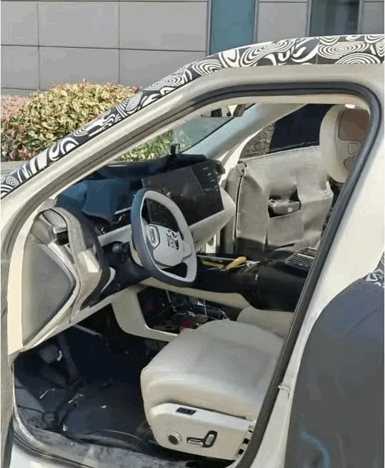 吉利家的大六座SUV!银河M9实车曝光:预计售价20万级