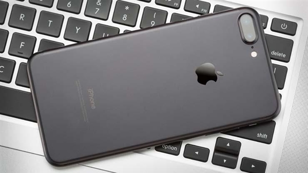 苹果首款双摄手机落幕!iPhone 7 Plus、iPhone 8被列入过时产品