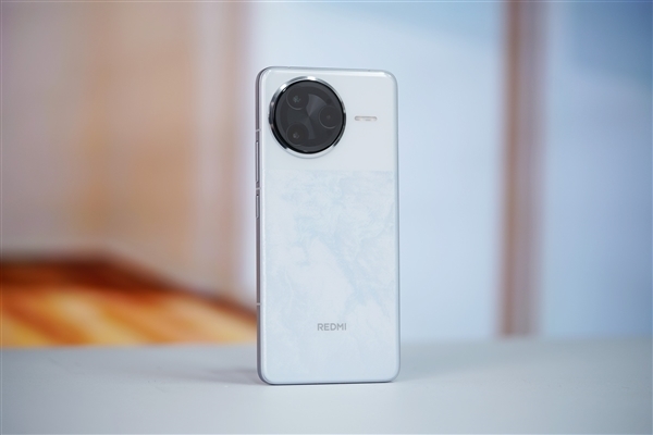天玑9400+直屏水桶机!REDMI K80至尊版搭载7400mAh电池+120W快充
