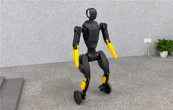 “稚晖君”出新作灵犀X2-N机器人:双足秒变双轮 咋踹都不倒