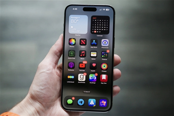 iPhone迎来历史性转变:苹果iOS 26首次开放通话/信息等核心功能
