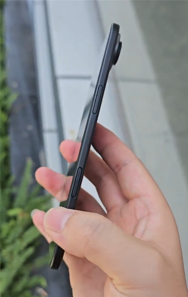 5.5mm史上最薄苹果手机！iPhone 17 Air最新机模上手