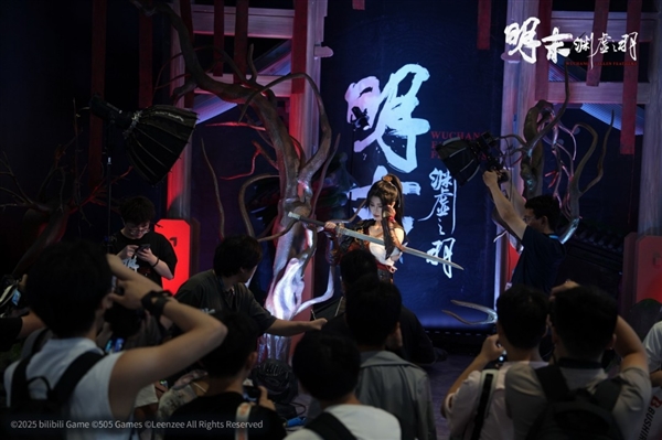 《明末:渊虚之羽》BW现场图 美女Cos女主无常人气足