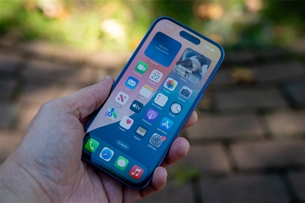 苹果搞定量产问题!iPhone 17 Pro将首发屏幕抗刮抗反射涂层