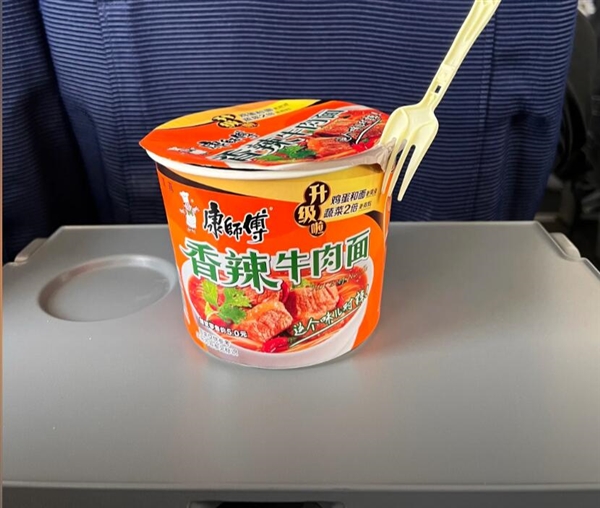 12306回应高铁不要食用方便面提醒:尽量选择味道较小的食物