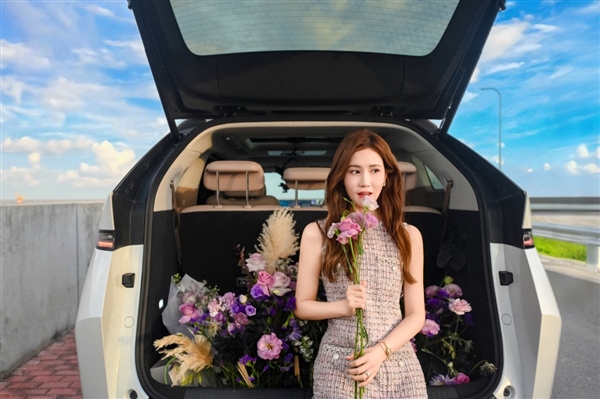 韩国氧气美女李多海喜提小鹏X9：还特意要去考中国驾照
