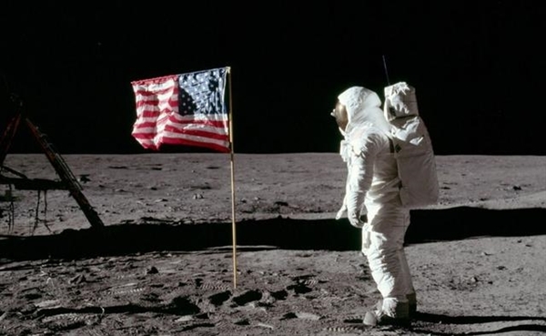 明星卡戴珊质疑美国登月造假 NASA火速回应：我们去过！