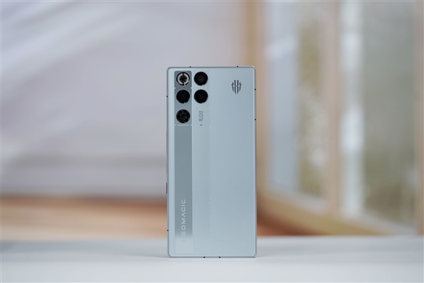 内置24000转/分钟风扇!红魔11 Pro图赏