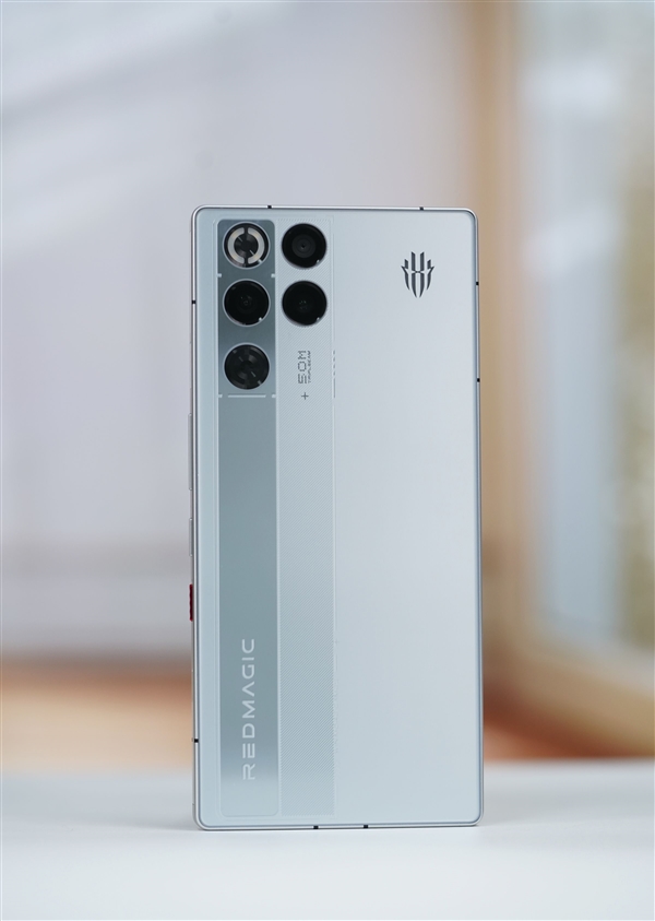 内置24000转/分钟风扇!红魔11 Pro图赏