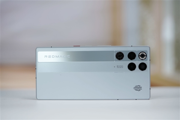 内置24000转/分钟风扇!红魔11 Pro图赏