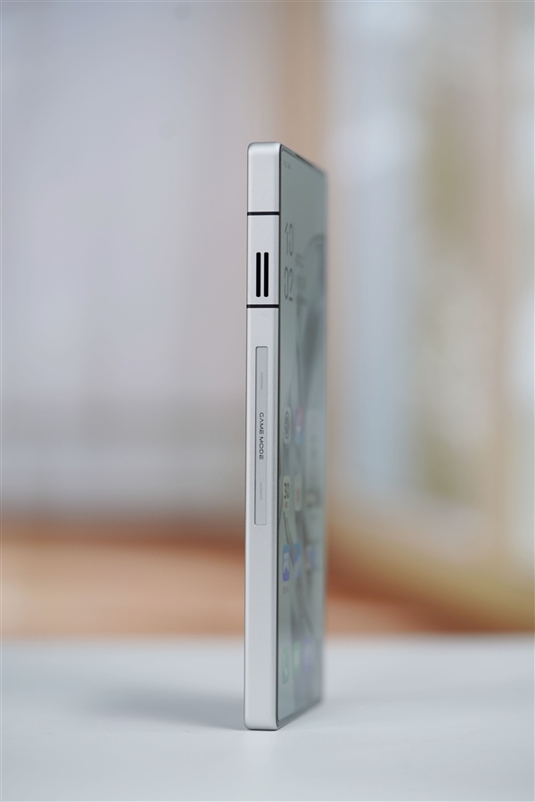 内置24000转/分钟风扇!红魔11 Pro图赏