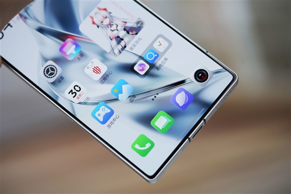 内置24000转/分钟风扇!红魔11 Pro图赏