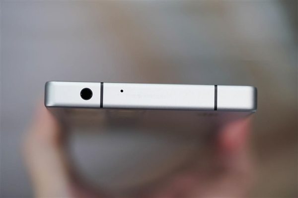 内置24000转/分钟风扇!红魔11 Pro图赏