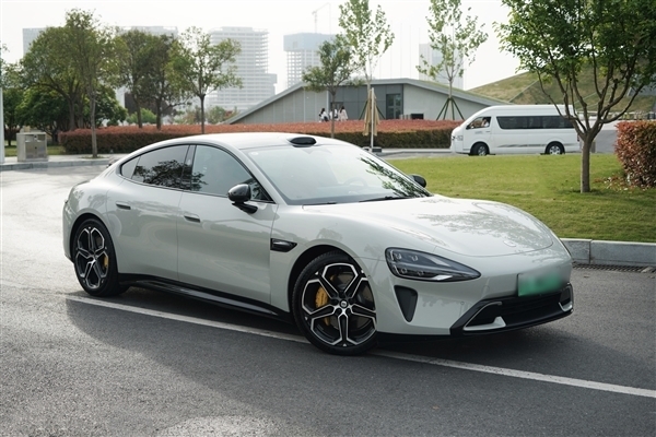 福特CEO又赞小米SU7：中国的苹果 像保时捷Taycan！