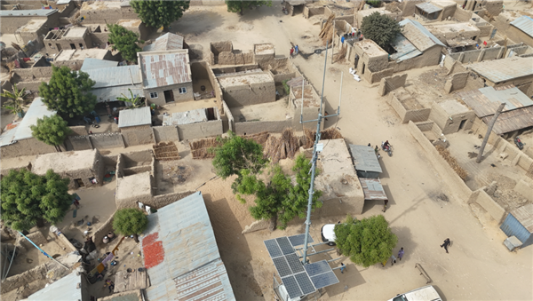 1天开通、无电可用!华为极简基站让1.7亿农村人口用上网