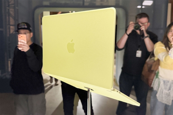 苹果MacBook Neo 2补齐短板：触摸屏+12G内存 果粉直呼初代瞬间不香了