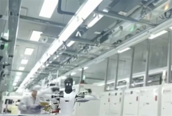 你的平板电脑可能是机器人造的！智元机器人走上工业产线：每小时吞吐300多件