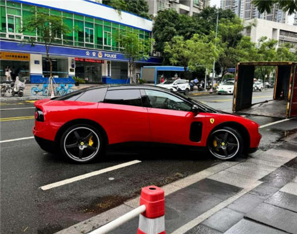 一车难求！法拉利首款纯电车型Luce卖爆：下单两年后才能提车