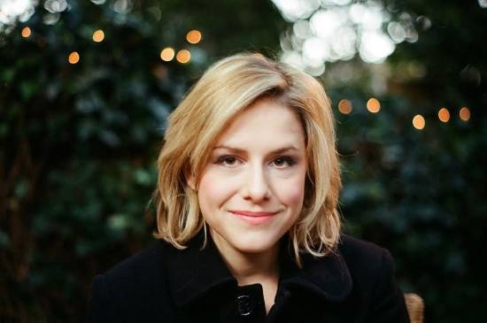 新《古墓丽影》劳拉演员公布：颜值超高的美女Alix Wilton Regan