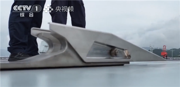 真瞬间刹停！央视播出福建舰电磁弹射超近画面：太震撼