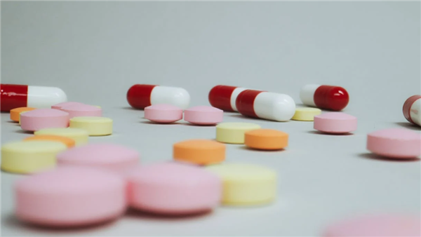 男子一生病就自行购买抗生素吃：生出超级细菌