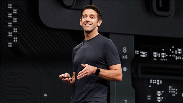 苹果下一任CEO基本敲定:特努斯将接棒库克