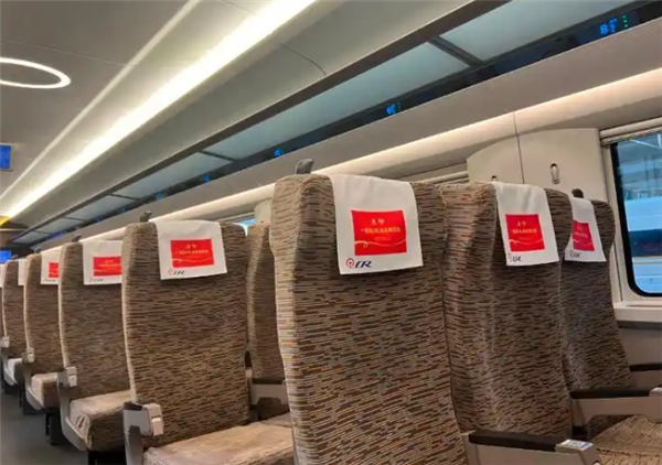 旅客称高铁二氧化碳超标 12306回应:会实时换气